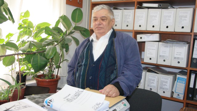 Pompiliu Cebuc, președintele Asociației nr. 9 Constantin Brâncoveanu, spune că datoriile vin din urmă, de la rău-platnici (FOTO: GdS)