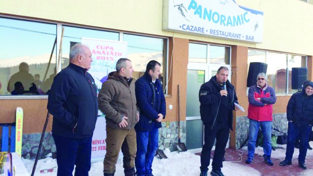 La premiere au fost prezente oficialități ale județului Gorj (Foto: Eugen Măruţă)