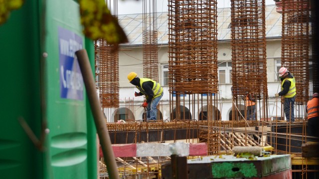 Anul trecut, la trei firme care efectuau lucrări la clădirea Palatului de Justiție au fost descoperiți zeci de muncitori fără forme legale (Foto: Arhiva GdS)