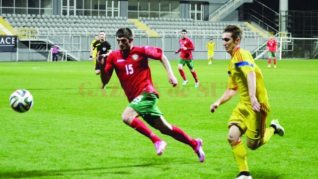Bogdan Vătăjelu (în galben) ar putea bifa primele minute în tricoul naţionalei într-un meci oficial (Foto: Alexandru Vîrtosu)