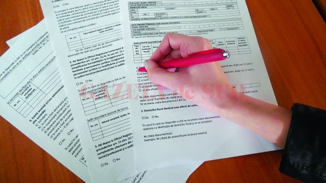 Pentru orice modificare în structura firmei, întreprinzătorii trebuie să dea cu „subsemnatul“ pe la ANAF și să completeze un formular de zece pagini (Foto: Ramona Olaru)