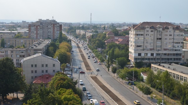 Calea București va intra în reabilitare în perioada următoare. Asocierea de firme SC Martin Rose Romania SRL - SC Delta ACM  ‘93 SRL - Electromontaj SA - Elektroline a.s. a adjudecat contractul de execuție estimat de primărie la peste șase milioane de euro fără TVA, după o licitație care a durat aproximativ un an. (Foto: Arhiva GdS)