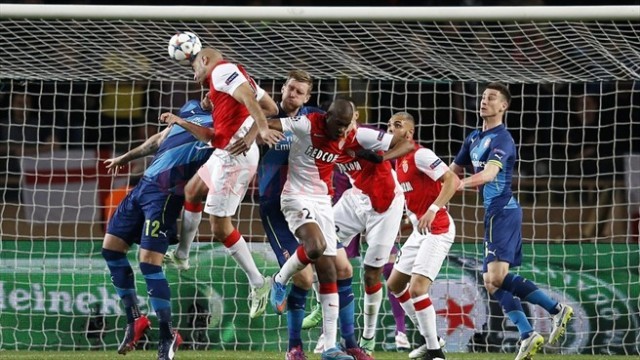 Monaco (în alb-roşu), echipa-surpriză a Ligii Campionilor