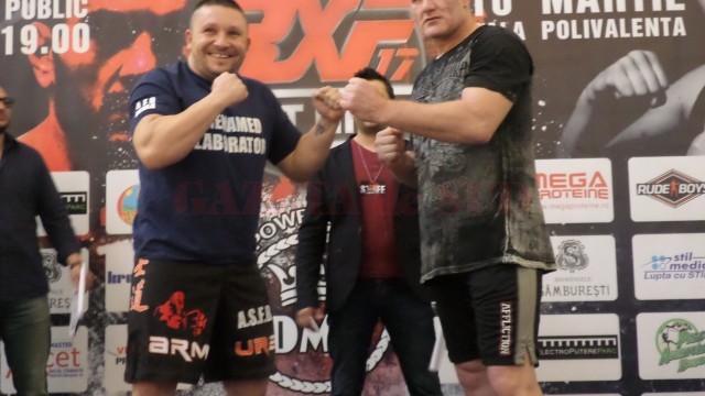 Craioveanul Florin Boboc (stânga) îl va înfrunta pe Tolea Ciumac