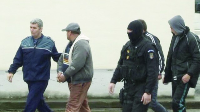 Număr ridicat de arestaţi, în urma furturilor din conducta Petrofac (Foto: Eugen Măruţă)