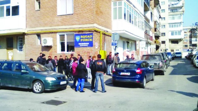 S-au luptat pentru un post de măturător (Foto: Eugen Măruţă)