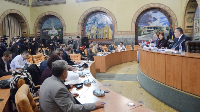 Concedierile nelegale din primărie au ajuns subiect de discuţie şi în Consiliul Local (Foto: GdS)