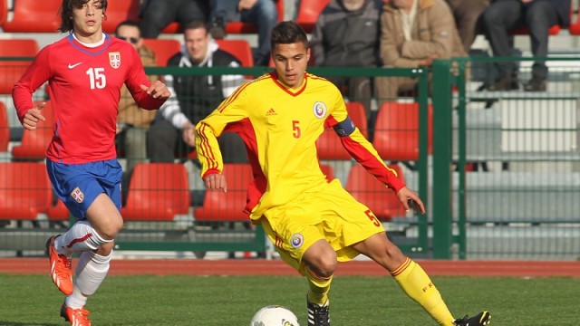Cristi Manea (la minge) are şansa să se remarce în fotbalul mare (foto: digisport.ro)
