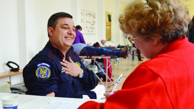Jandarmii craioveni donează periodic sânge (FOTO: Lucian Anghel)