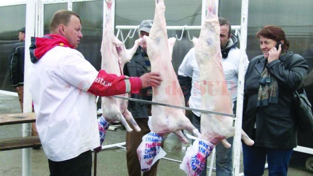 Puncte de sacrificare sunt, mai trebuie cumpărători pentru miei (Foto: Eugen Măruţă)