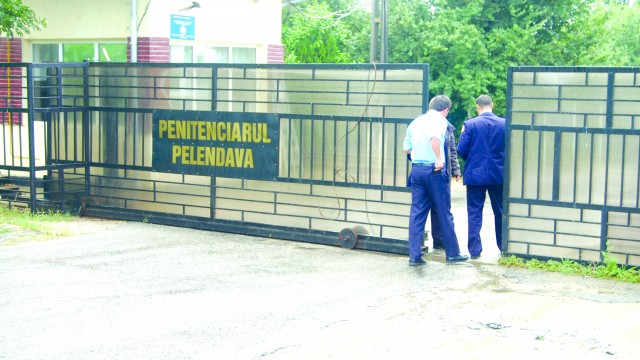 Administrația Națională a Penitenciarelor încearcă să recupereze paguba de la cinci angajați ai Penitenciarului Pelendava, printre care se numără și directoarea Tașcău (Foto: arhiva GdS)