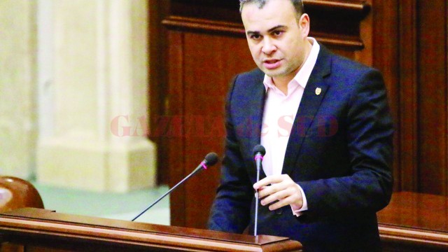 Procurorii anticorupție au descoperit într-un seif al senatorului Darius Vâlcov bani, trei kilograme de aur și obiecte de artă