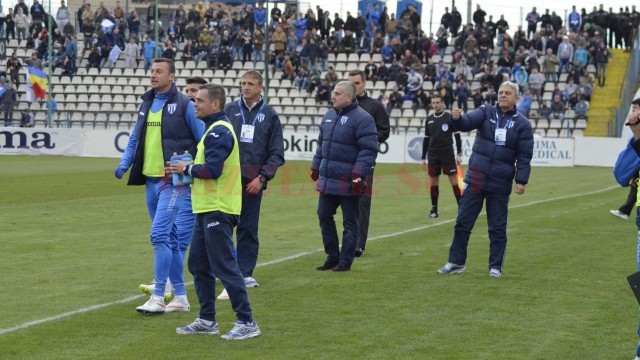 Emil Săndoi, Sorin Cârţu şi restul staff-ului s-au bucurat mult la reuşita lui Bawab (foto: Alexandru Vîrtosu)