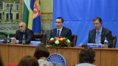 Premierul bulgar Boiko Borisov, premierul român Victor Ponta şi premierul sârb Aleksandar Vucic (de la stânga la dreapta), în cadrul întâlnirii trilaterale de la Craiova