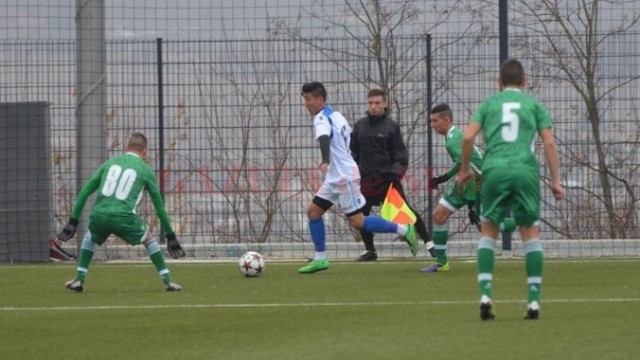 Hery Kim (la minge), convocat la naționala Under 16 a României (foto: csuc.ro)