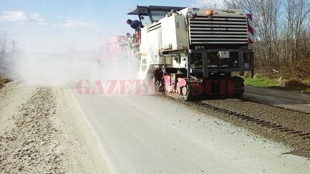 Doar pe tronsonul Rovinari – Bumbeşti-Jiu lucrările vor fi gata în acest an (Foto: Eugen Măruţă)