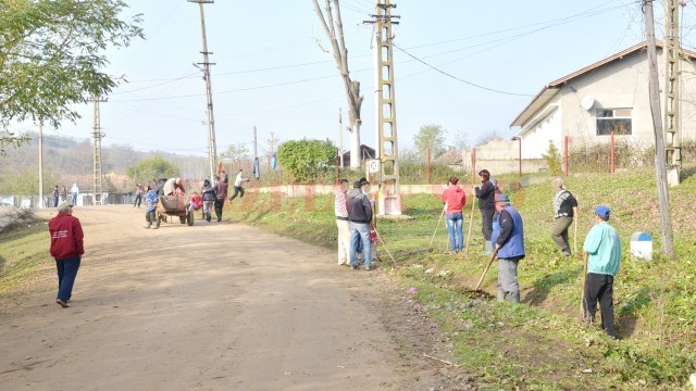 Unii doljeni au conturi în bănci, dar stau cu mâna întinsă la stat (FOTO: Arhiva GdS)