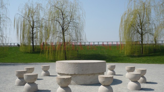 Masa Tăcerii, unul dintre simbolurile oraşului Târgu Jiu