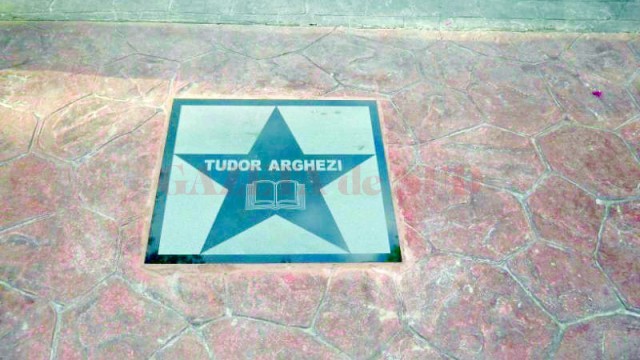 Tudor Arghezi are o stea pe Aleea Personalităţilor din Târgu Jiu (Foto: Eugen Măruţă)