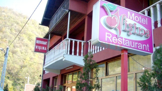 Restaurantul Vişina, unul dintre cele deja închise de inspectorii antifraudă pentru lipsa bonului fiscal (FOTO: Eugen Măruţă)