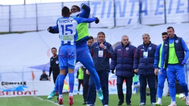 Lui Nuno Rocha (nr. 15) și Kay le-a mers bine în tricoul CS Universitatea Craiova (foto: csuc.ro)