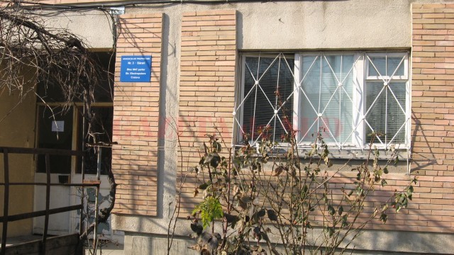 Poliția a amendat unele asociaţii pentru că nu aveau montate casă de bani, grilaj, alarmă, buton de panică şi ușă metalică (Foto: Arhiva GdS)