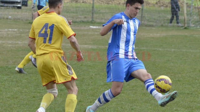 Robert Bogdan (la minge) şi colegii săi au încheiat faza zonală cu fruntea sus (foto: Alexandru Vîrtosu)