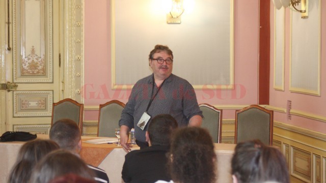 Profesorul britanic Jim O’Brien a venit în Craiova să participe la Conferinţa Internaţională „Creativitate. Imaginar. Limbaj“ (FOTO: Traian Mitrache)