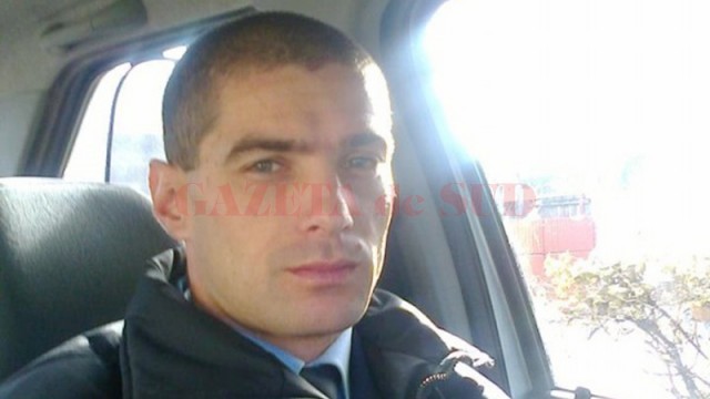 Laviniu Ardeoaică a fost prins în flagrant în timp ce primea suma de 1.500 de lei de la un întreprinzător din târgul auto (Foto: Eugen Măruţă)