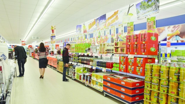 Medicii recomandă să citim etichetele produselor alimentare înainte de a le pune în coșul de cumpărături (Foto: arhiva GdS)