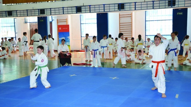 Sportivi din trei județe s-au întrecut în Sala Sporturilor „Ion Constantinescu”