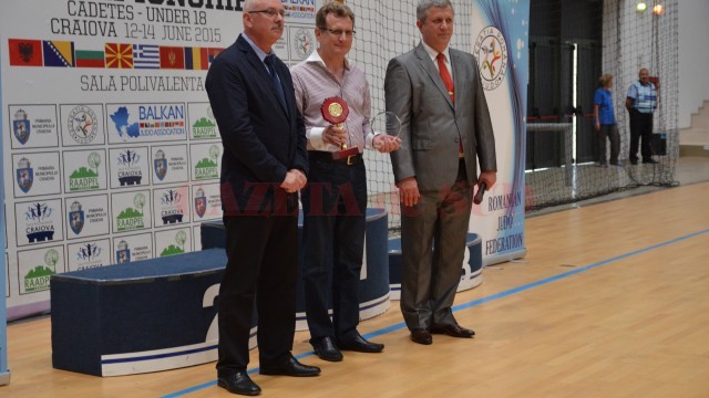 Viceprimarul Craiovei, Dan Dașoveanu (în centru), alături de reprezentanții Federației Române de Judo și ai Asociației Balcanice de Judo au vorbit la festivitatea de deschidere
