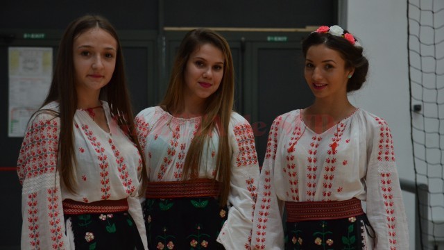 Judoka Alexandra Ganea, Andreea Vrejoiu și Amalia Doană, multiple medaliate, s-au îmbrăcat în costume populare pentru festivitatea de premiere