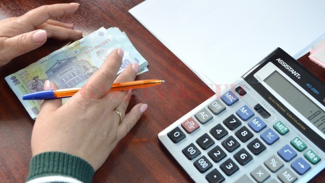 Românii surprinși că au de plată diverse sume la stat sub forma contribuției la sănătate, TVA, impozit pe venit și altele ar putea fi amnistiați printr-o lege care se pregătește în parlament. Problema este că prevederile legale ambigue care au generat impozite suplimentare pentru oameni rămân în vigoare. (FOTO: arhiva GdS)