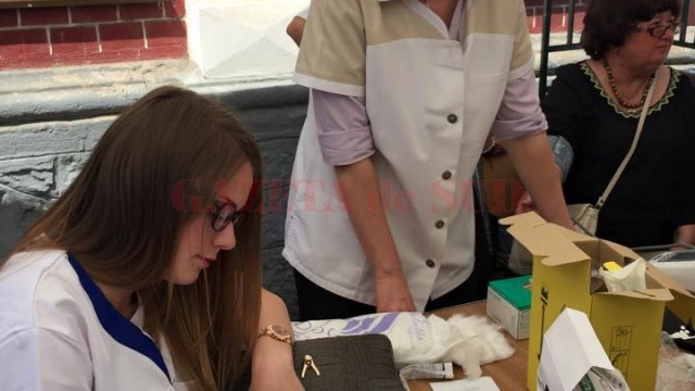 Tinerii din UCB vor oferi asistenţă medicală gratuit