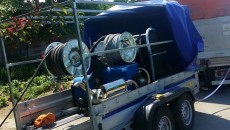 Drumarii din Gorj folosesc în prezent noul utilaj pentru decolmatarea podeţelor din zona Vârţ