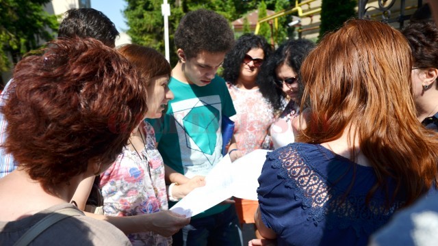 Subiectele primite de elevi la evaluarea naţională, mai uşoare decât problemele de la clasă (FOTO: Bogdan Grosu)