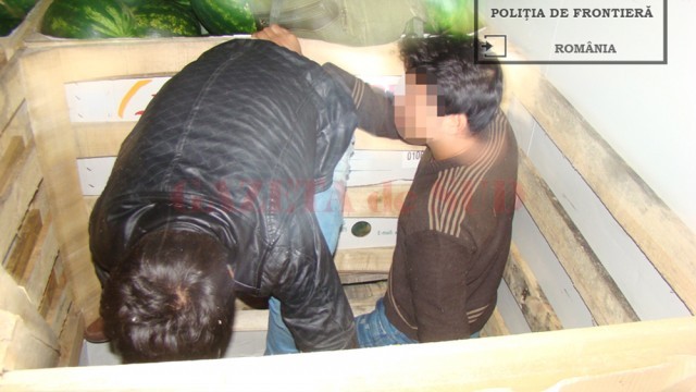 Polițiștii de frontieră doljeni au descoperit, numai în cursul lunii mai, 30 de cetățeni afgani care încercau să intre ilegal în România