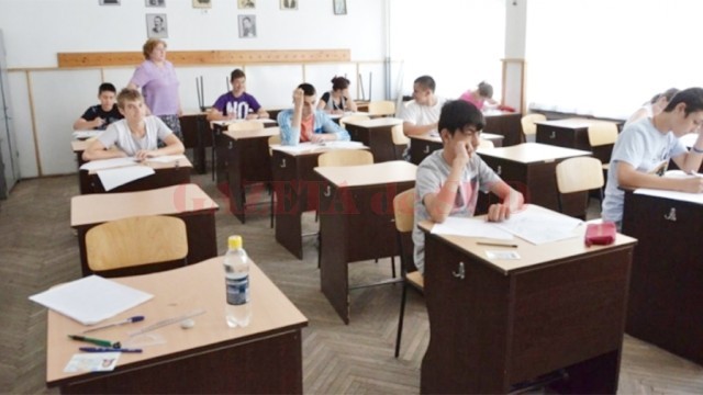 Comparativ cu anii trecuţi, sumele acordate dascălilor participanţi la examene sunt mai mari (Foto: romaniatv.net)