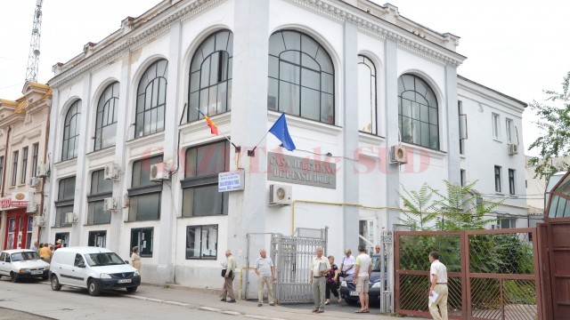 Sediul actual al Casei Județene de Pensii Dolj a fost retrocedat și va trebui eliberat de către instituție care se va muta pe Calea Severinului. Rămâne de văzut când se va întâmpla mutarea. (FOTO: Lucian Anghel)