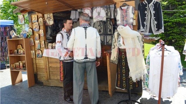 Ia și costumul popular gorjenesc, promovate la Viena (FOTO: Eugen Măruţă)