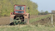 tractor-la-arat