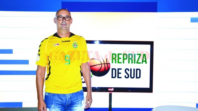Vali David îl apreciază pe Cristi Bălgrădean de la CS Universitatea Craiova (Foto: Alexandru Vîrtosu)