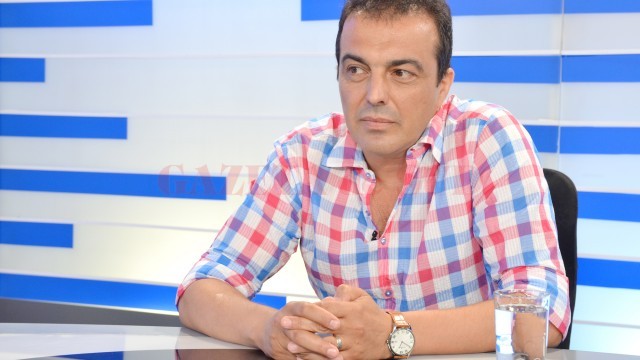 Administratorul și asociatul majoritar al SAFF Trading SRL, Răzvan Duță, a dezvăluit în platoul Alege TV cum a încercat un lanț de supermarketuri să îi vâre pe sub nas o factură cu un serviciu pe care supermarketul nu îl prestase vreodată firmei de distribuție (FOTO: Lucian Anghel)
