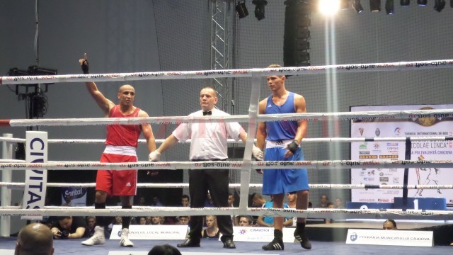 Egipteanul Salah Orabi Abdelrahman a ridicat mâna, dar arbitrii au considerat că Andrei Arădoaie a câştigat meciul din finală
