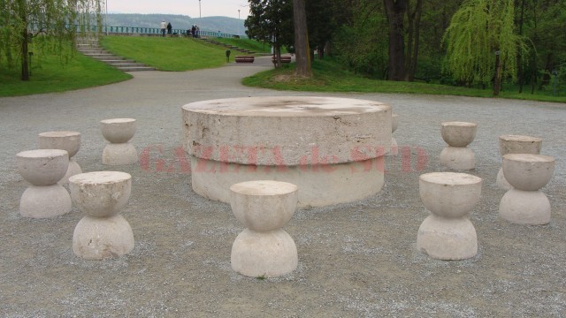Masa Tăcerii, componentă a Ansamblului „Calea Eroilor”