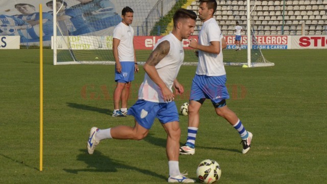 Ionuț Moșteanu pregătește și monitorizează cu atenție circuitele alb-albaștrilor din pregătire (foto: Alexandru Vîrtosu)