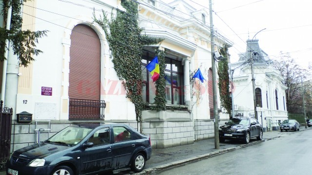 În ultima hotărâre, instanța de judecată a decis ca asociația controlată de Dinel să înapoieze CJ Dolj bunurile din casa Barbu Drugă (Foto: Arhiva GdS)