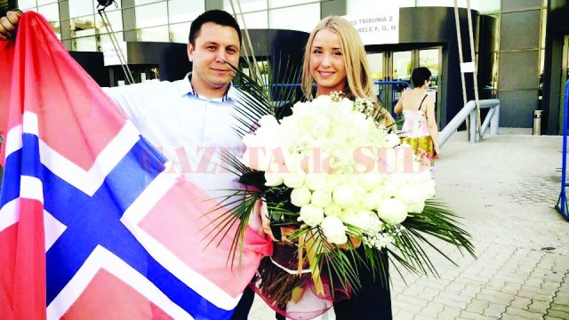 Ane Eidem a părăsit Sala Polivalentă cu lacrimi în ochi, dar şi cu un imens buchet de trandafiri (Foto: Arhiva personală)