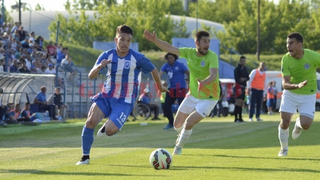 Alex Băluţă le-a pus mari probleme apărătorilor moldoveni (foto: Alexandru Vîrtosu)